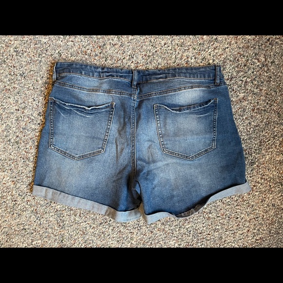 Shorts - Picture 2 of 3